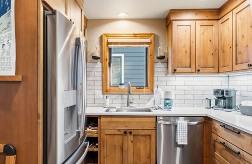 Four O'Clock Villa | Premier Snowflake Lift Access | Updated Home w/Hot Tub & Pool | Walk to Town