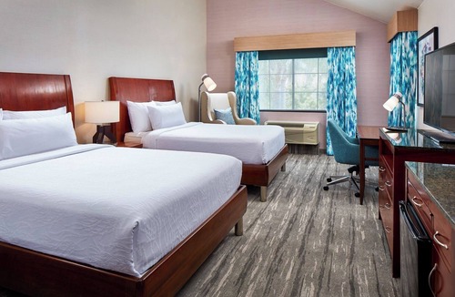 Valencia Hotel | Premium Corner Room with 2 Queens | 4.5 Miles to Towsley Canyon Nature Trails
