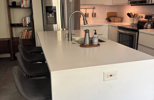 Hillcrest Condo | Prime Hillcrest Location -Quiet 1BR Near Restaurants, Shops and Nightlife