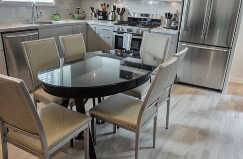 Hollywood Apartment | Prime Hollywood 4BR Suite Stay Near Paramount: Free Parking