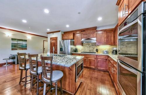 South Lake Tahoe House | Prime Walk-to-Heavenly Townhome w/A/C | TW702