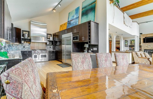 Quandary Village Ski Chalet | Pristine Breckenridge Home w/Hot Tub & Mtn Views!