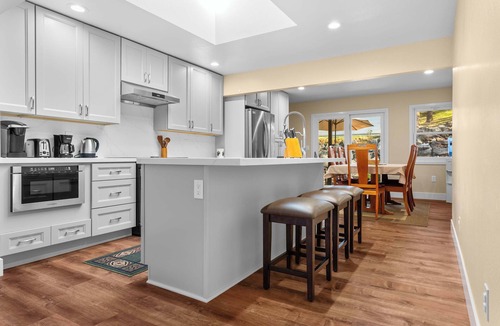 Healdsburg House | Private Acre+BBQ Patio | 5min to Healdsburg Plaza