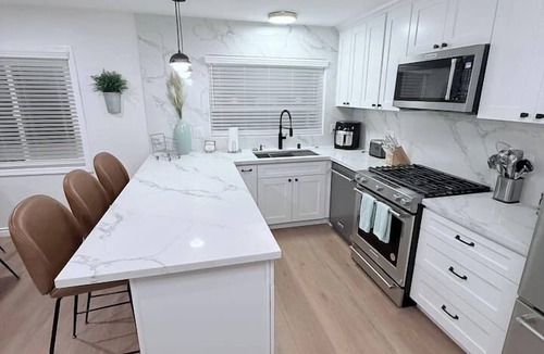 Simi Valley House | Private Estate 6BR, Hot Tub, Yard, Games & Parking