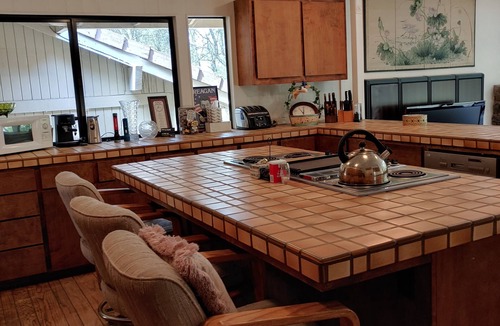 Greater Sacramento House | Private Lake Flower Farm 100 acres