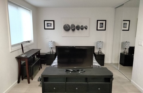 Agoura Hills Apartment | Private modern studio in fabulous Agoura Hills with private patio