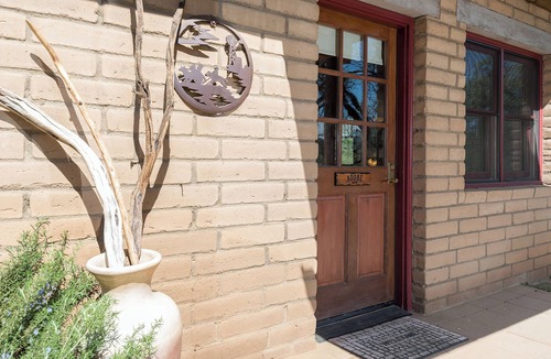 Ahwahnee Cottage | Private One-bedroom Cottage with Kitchen: Your Romantic Hideaway near Yosemite