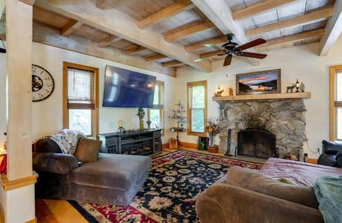 Tuolumne House | Private Pool & Fire Pit! Tuolumne Family Retreat