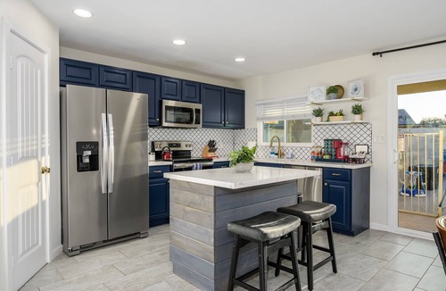West Glen Community Association House | Private Pool, Games & BBQ Near State Farm Stadium