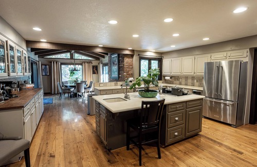 Rogue River House | Private Resort style nature retreat, with pool, pet-friendly