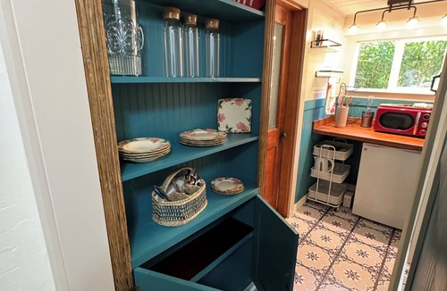 Jacksonville Apartment | Private suite in Historic Jacksonville's I930's Log home for one person.