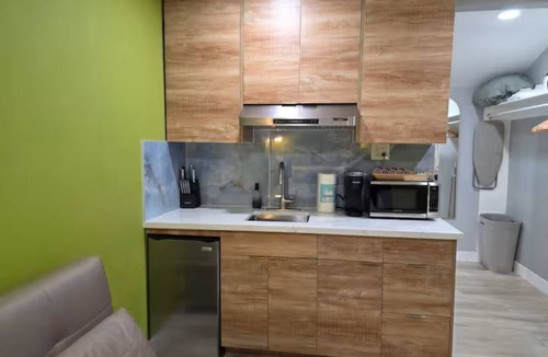 Cherryland Apartment | Private Urban Oasis Near SF - w/kitchenette 22421B