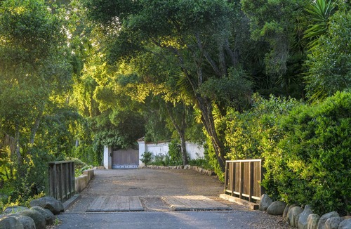 Montecito Apartment | Private Zen Room in Elegant Tuscan Estate
