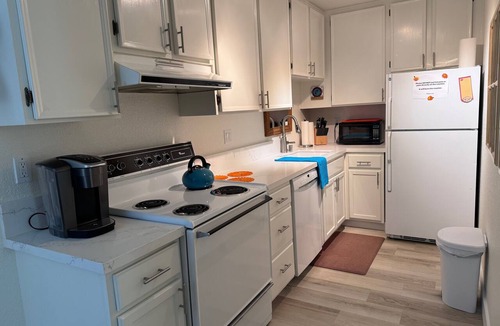 Palm Springs Condo | PS Villas II Getaway: Recently Renovated 1 BDR Ground Floor Condo Across from Ae