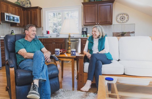 Bayshore House | PUMA POINT.Overlooks the Alsea Bay.Has perfect ocean sunset views! Sleeps 3.