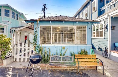 Avalon House | Quaint Avalon Cottage < Half-Mi to Beaches!