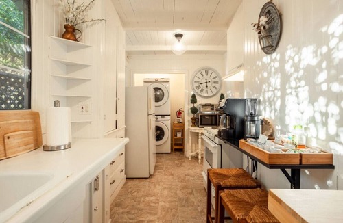 Monrovia Cottage | Quaint Cottage Nestled In Premier Historical Tract