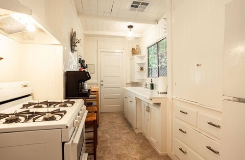 Monrovia Cottage | Quaint Cottage Nestled In Premier Historical Tract