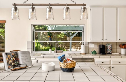 Newhall House | Quaint Single-Story Hilltop Home (Granada Hills)