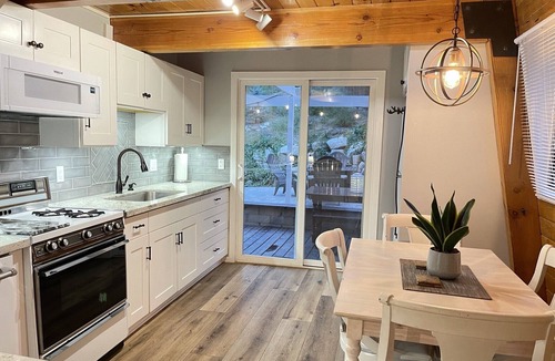 Moonridge House | Quiet cul de sac, Air Conditioning, Fenced Yard