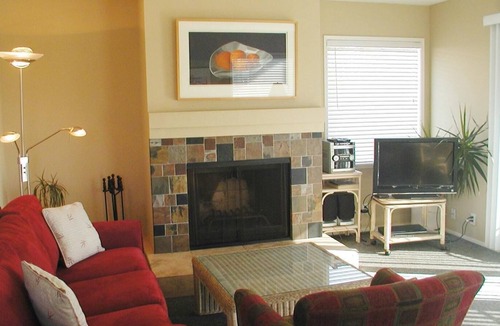South Mission Beach Apartment | Quiet & Roomy 2 Bdr 2 Ba on Balboa Ct South Mission Beach