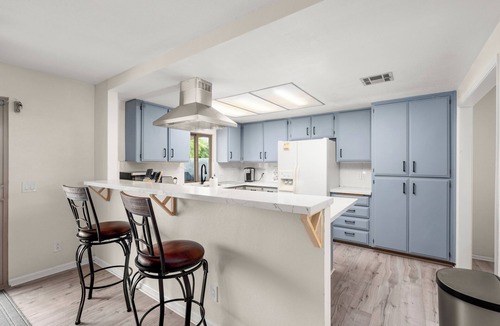 Bermuda Dunes House | R&R:Saltpool&Spa, Golf, Arcade &Ping Pong+firepits