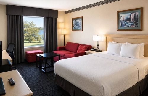 Trenton Hotel | Ramada by Wyndham Trenton