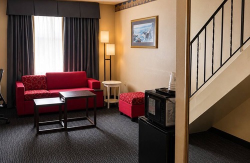 Trenton Hotel | Ramada by Wyndham Trenton