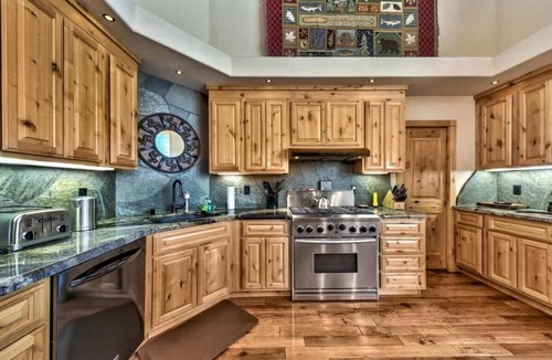 Truckee Cabin | Ramshorn Basecamp: Golf Course, Hot Tub, Bunk Beds, Beautiful Views, Arcade