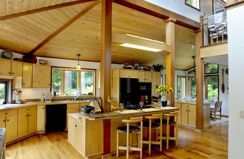 Trinidad House | Raven Ridge Retreat - Redwoods, Hot Tub & Firepit!