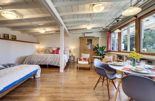 Sebastopol Apartment | 'Red Barn Guest Cottage' Wine Country Escape