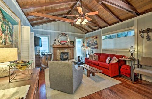 Guerneville House | Redwoods Cabin w/Hot Tub: Walk to Russian River!