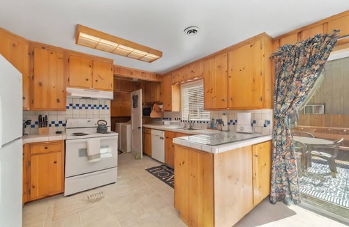 Al Tahoe Cabin | Regan Beach Cabin w/Huge Yard | Walk to Lake