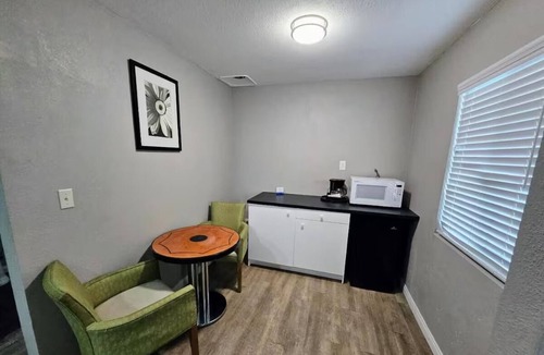 Ridgecrest Hotel | Relaxed Room w/Queen Beds + Kitchenette, Perfect for Extended Stays