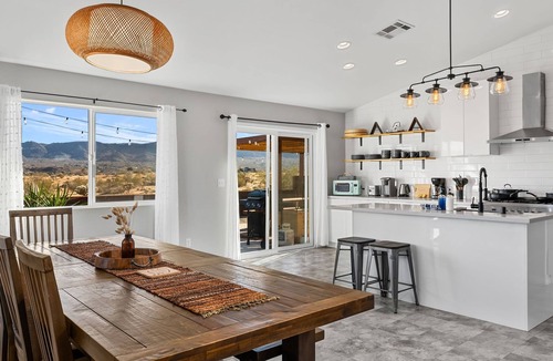 Joshua Tree House | Relaxing Desert Oasis · Hot Tub · Private Pool · 10 mins from National Park