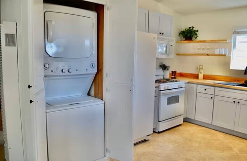 East Side Capistrano House | Relaxing Oceanside oasis close to beach, harbor and Legoland