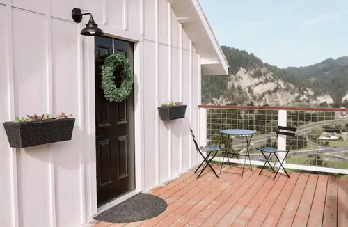 Rio Dell Apartment | Remodeled barn with spectacular Views near redwoods and coast!