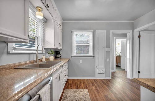 Old Southwest House | Reno Vacay!~Sleeps10~By Midtown~HotTub~Firepit~Arlington Manor