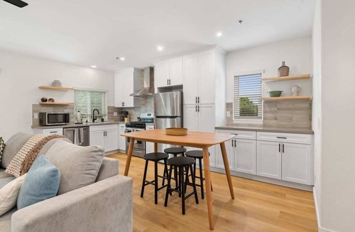 Olde Solana Beach Apartment | Renovated, 2bd High End Peak-a-Boo Oceanview!