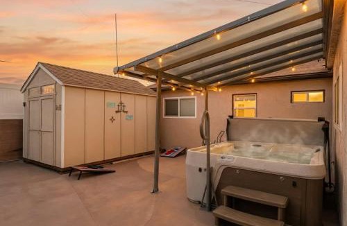 Lemon Grove House | Renovated Lg Backyard w Outdoor DIning