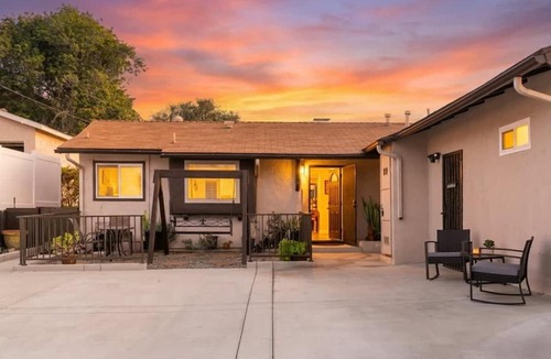 Lemon Grove House | Renovated Lg Backyard w Outdoor DIning