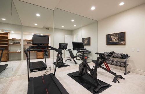 Fairbanks Ranch House | ResortHome Pickle Ball Pool MovieRoom Gym Sauna Villa