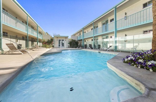 Roosevelt Condo | Retro-Modern Hideout in DTPH – Walkable + Pool