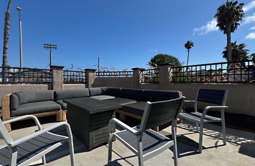South Oceanside Villa | Retro Star-Wagon, Ocean View at Studios
