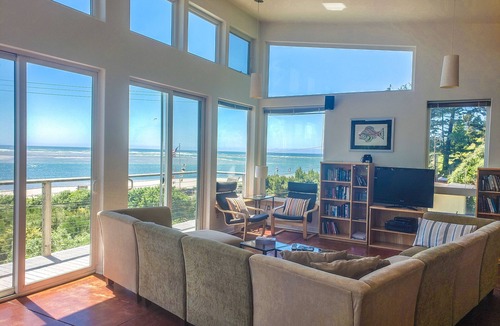 Happy Camp Hideaway House | Right across from the beach!
