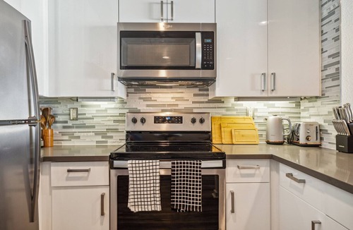 Rincon Hill Apartment | Rincon Hill 1 BR w/Office by Anyplace - 11447