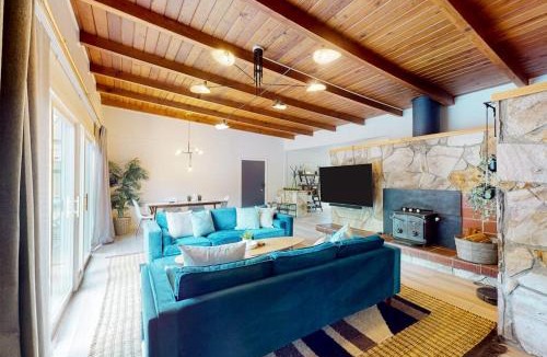 Northwood House | Riverfront Escape