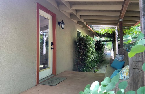 Three Rivers House | Riverfront Home near Sequoia National Park with EV charger.