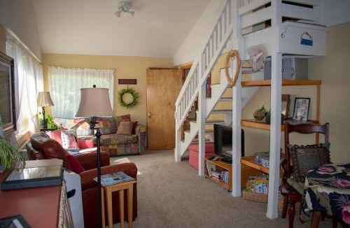 Sheridan House | Riverside Cottage on River, by Wineries & Casino