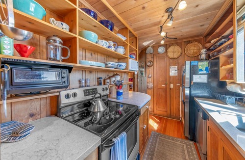 Brockway Cabin | Rockpile Treehouse | Adventurous Living with Lake Views
